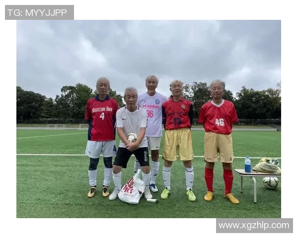 装老人的足球明星如何在绿茵场上重拾青春与激情